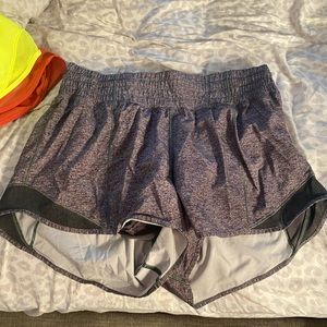 Lululemon hotty hot LR 2.5 inch